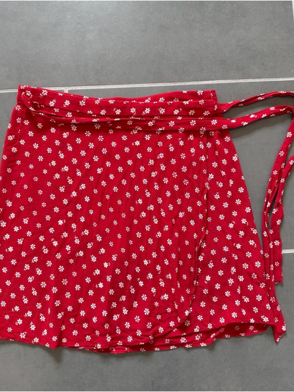 Madewell size 2 red floral wrap skirt